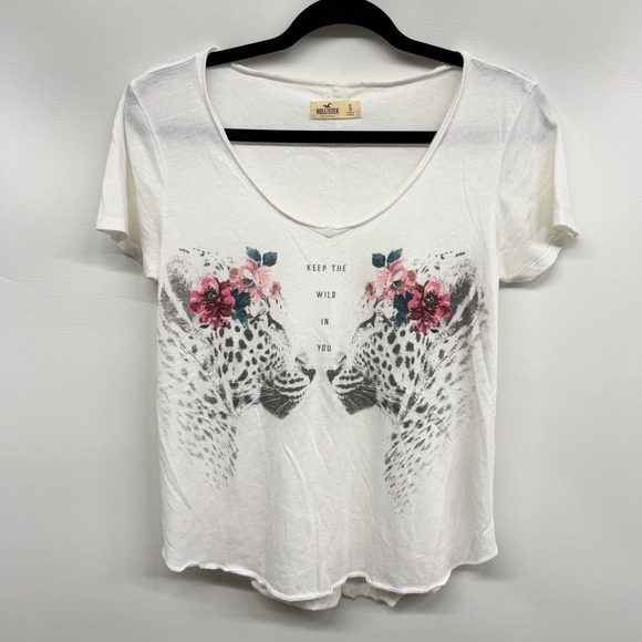 Hollister Tops - Hollister White‎ Graphic T Shirt Women's Small Leopard Floral Print V Neck Y2K